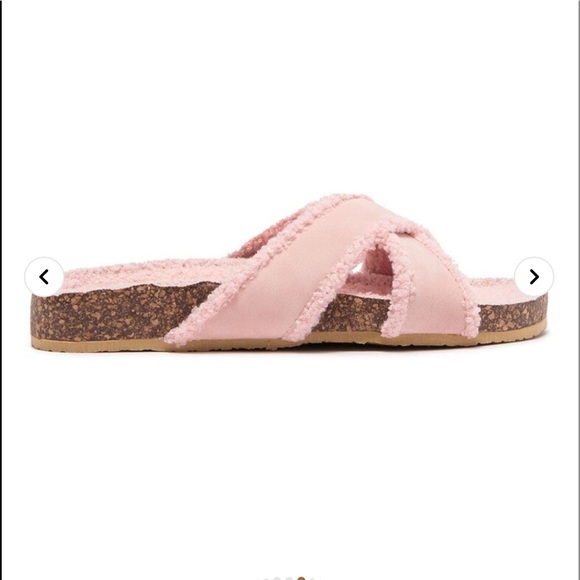 Danskin Tranquil Pink Sherpa Slides - Picture 3 of 7